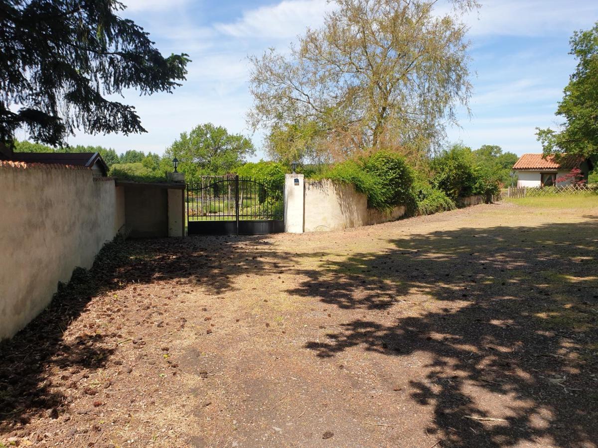 La Croix Gites Pressignac Exterior foto